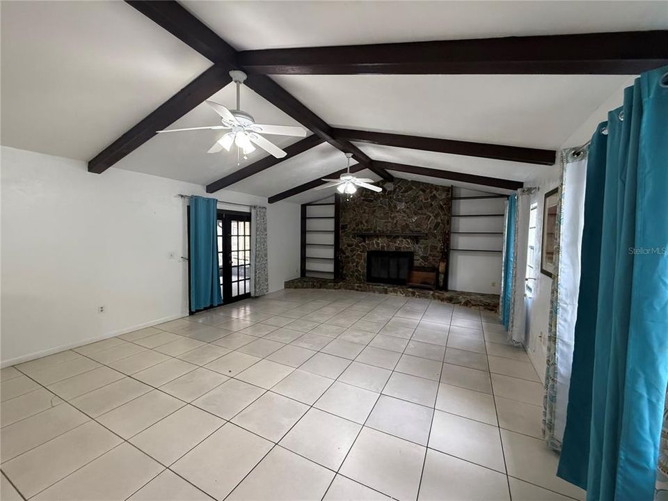 В аренду: $2,200 (3 спален, 2 ванн, 1765 Квадратных фут)