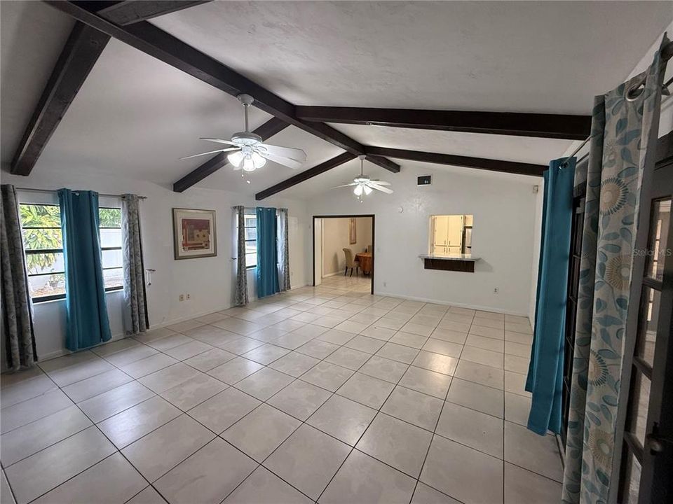 В аренду: $2,200 (3 спален, 2 ванн, 1765 Квадратных фут)