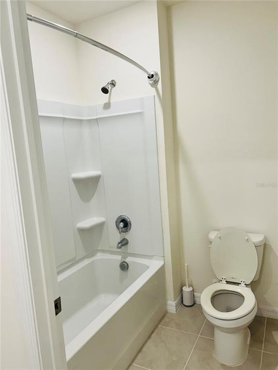 En Renta: $2,400 (5 camas, 3 baños, 2696 Pies cuadrados)