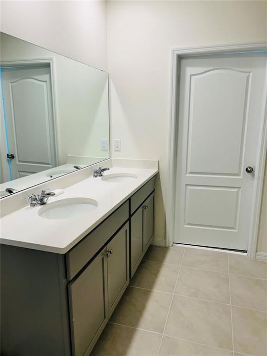 En Renta: $2,400 (5 camas, 3 baños, 2696 Pies cuadrados)