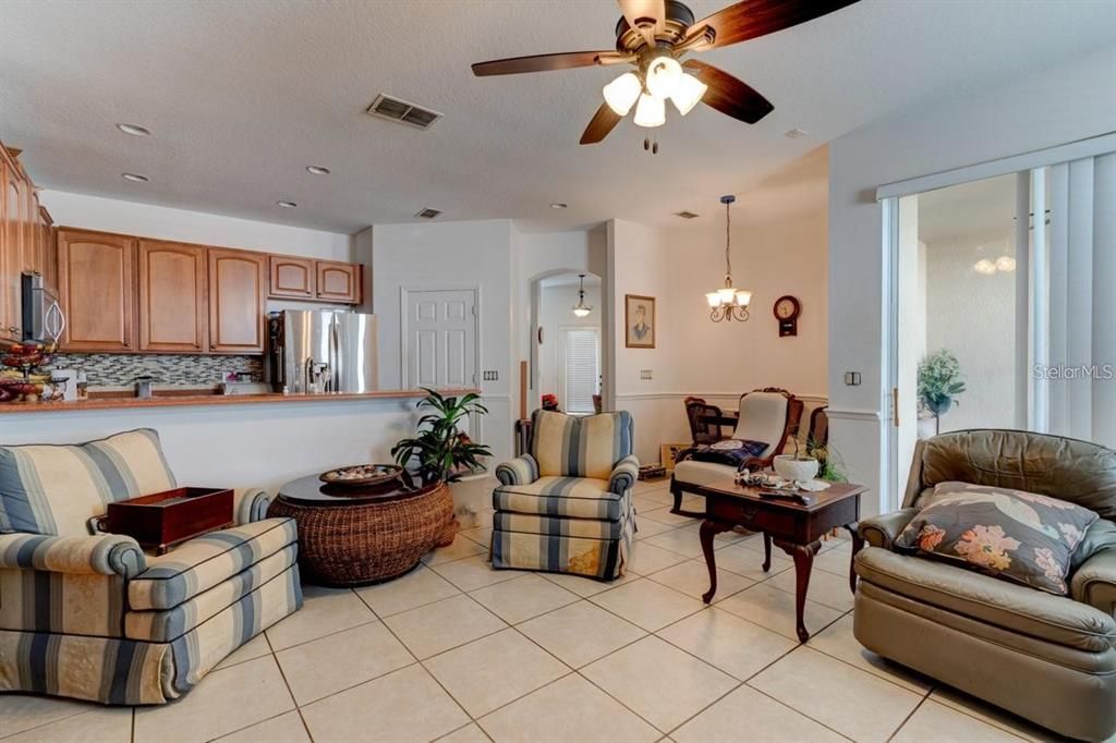 待售: $350,000 (3 贝兹, 2 浴室, 1914 平方英尺)