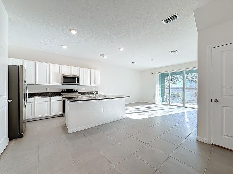 For Sale: $239,000 (3 beds, 2 baths, 1688 Square Feet)