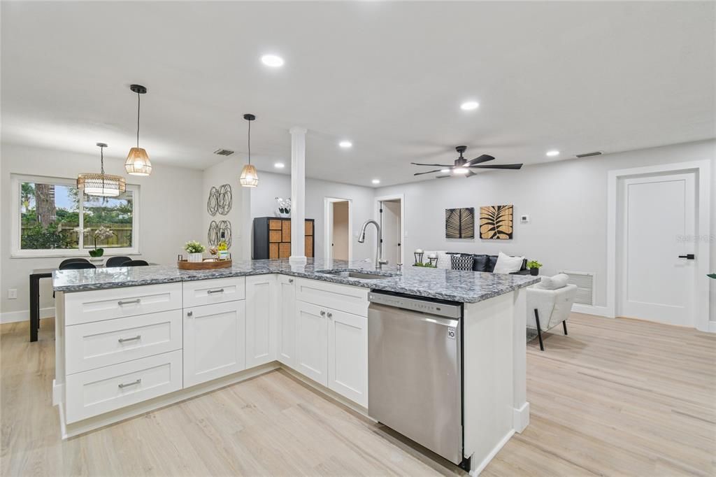 На продажу: $525,000 (3 спален, 2 ванн, 2040 Квадратных фут)