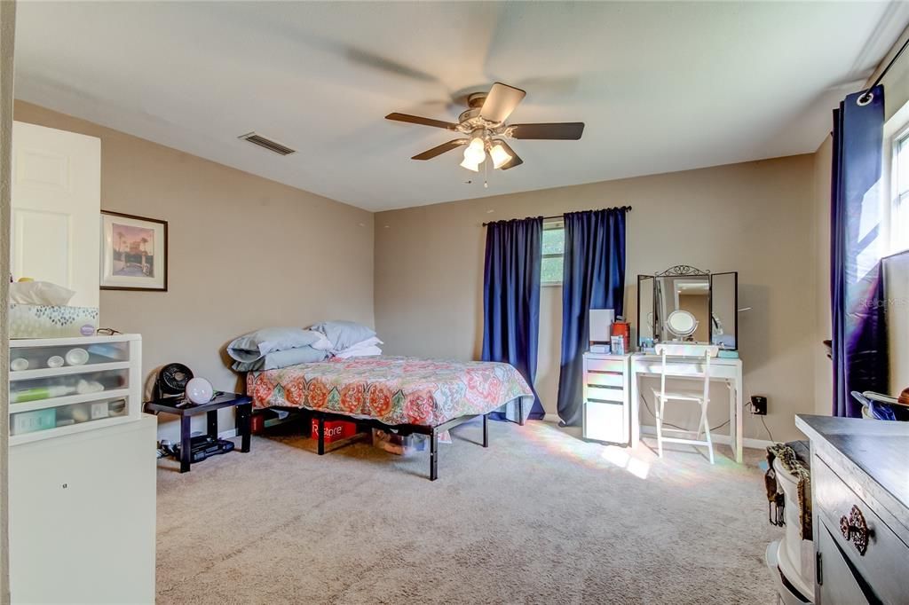 For Rent: $2,200 (3 beds, 2 baths, 1404 Square Feet)