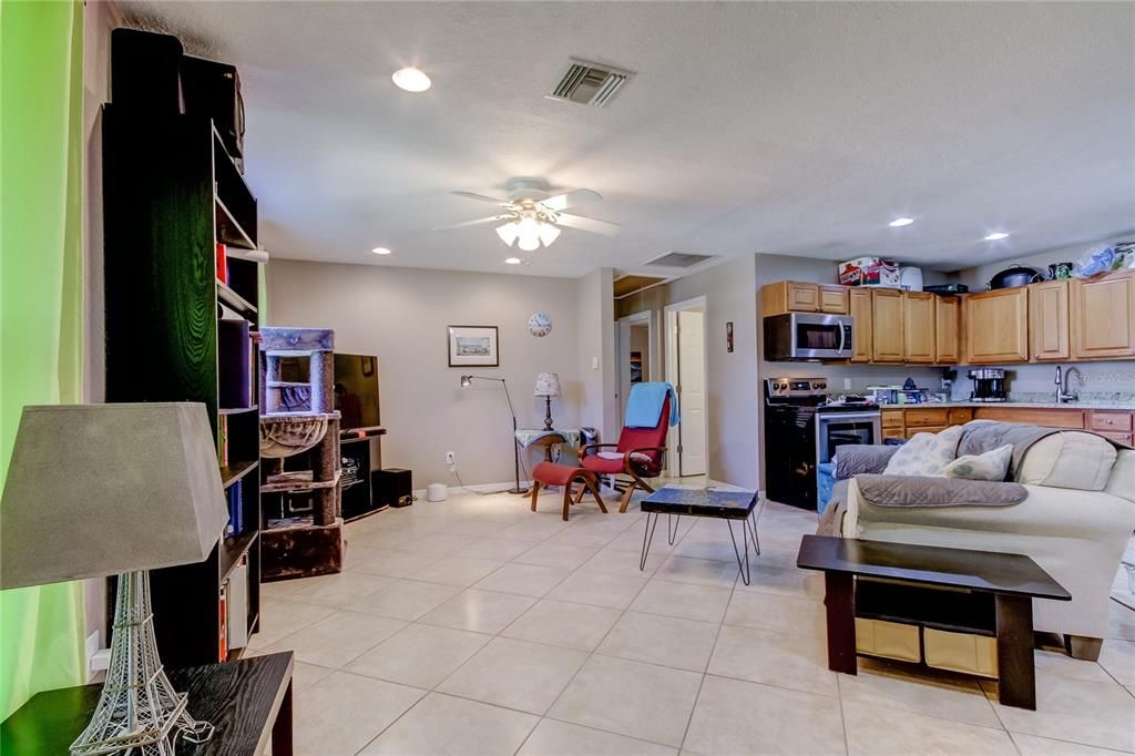 For Rent: $2,200 (3 beds, 2 baths, 1404 Square Feet)