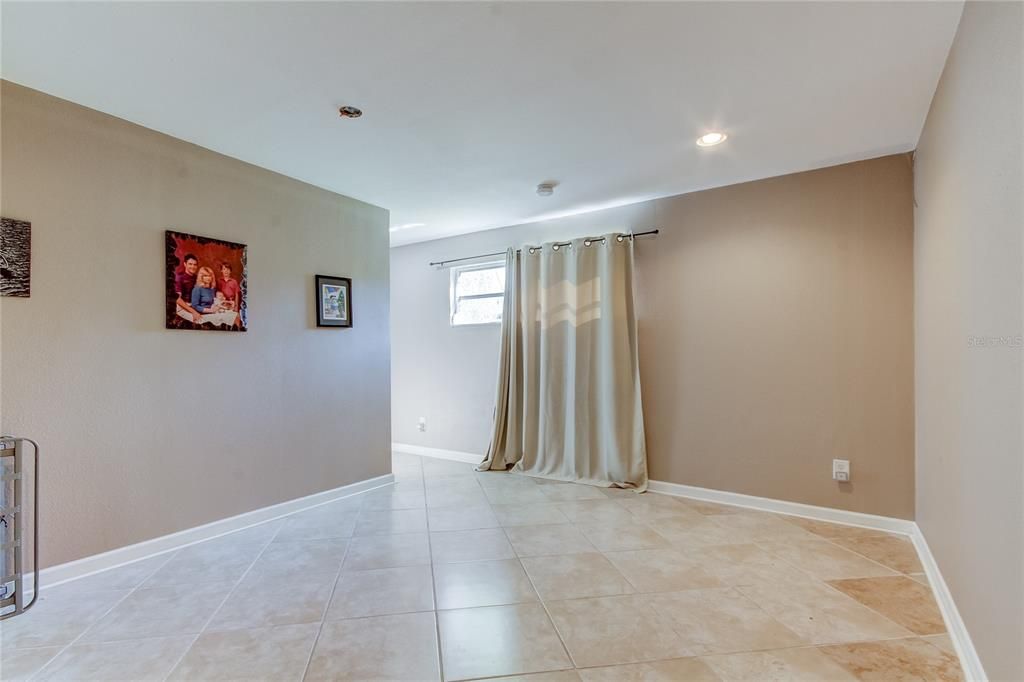 For Rent: $2,200 (3 beds, 2 baths, 1404 Square Feet)