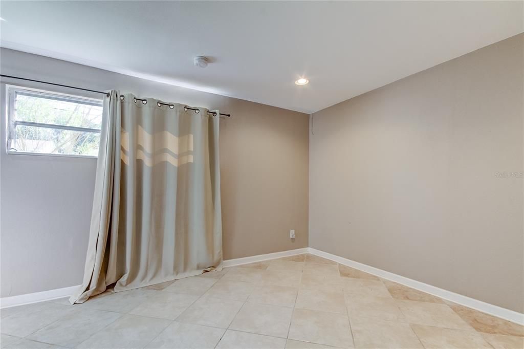 For Rent: $2,200 (3 beds, 2 baths, 1404 Square Feet)