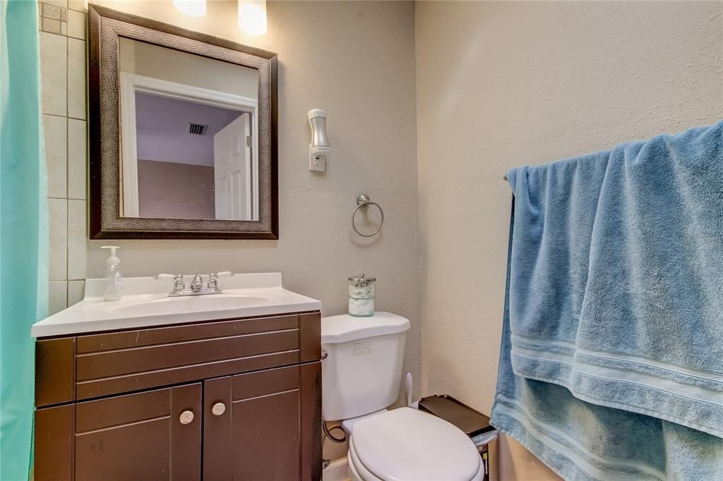 For Rent: $2,200 (3 beds, 2 baths, 1404 Square Feet)