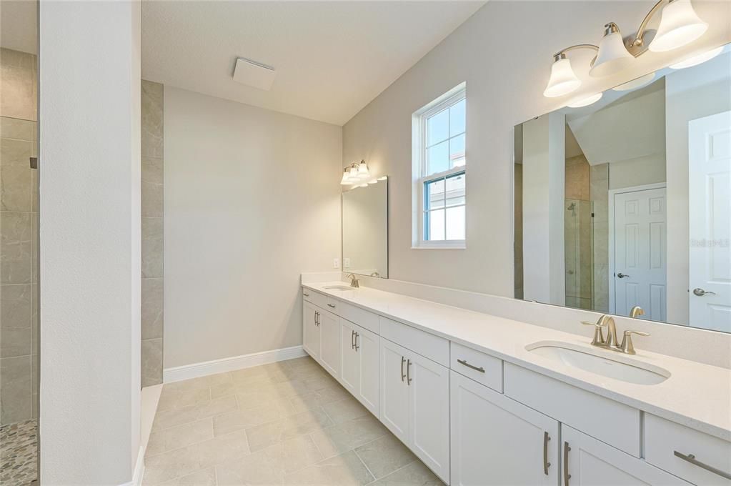 En Venta: $699,990 (4 camas, 4 baños, 3134 Pies cuadrados)