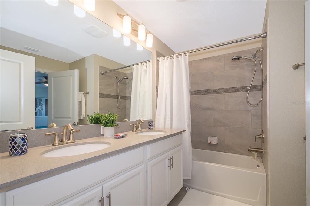 For Rent: $2,900 (4 beds, 3 baths, 1914 Square Feet)