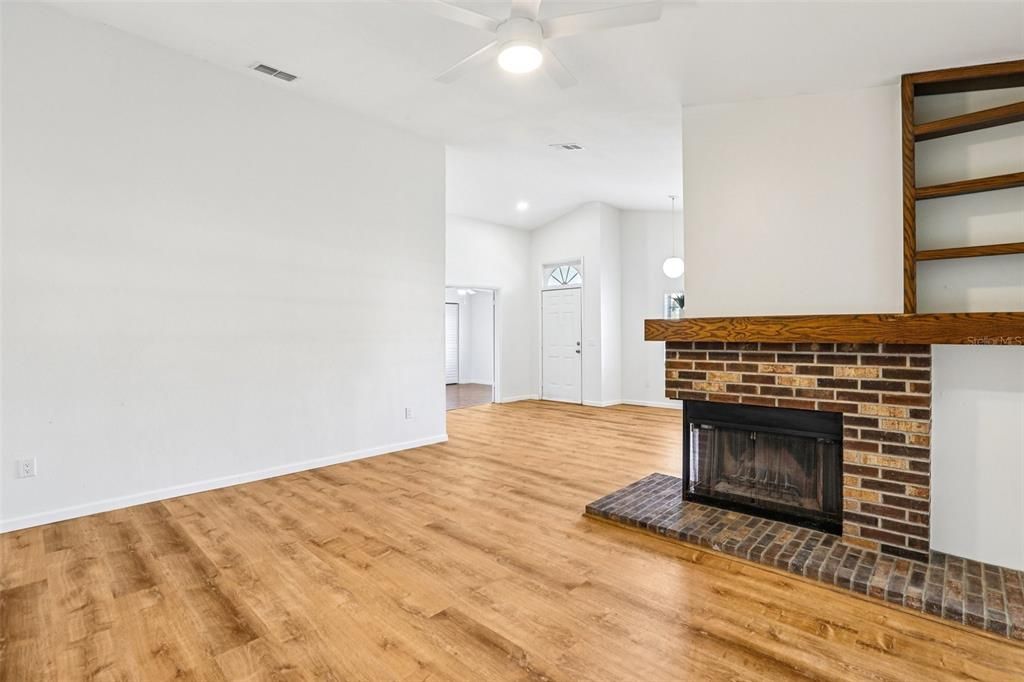 В аренду: $2,850 (3 спален, 2 ванн, 1445 Квадратных фут)