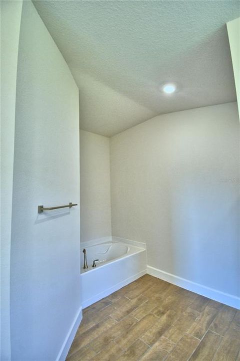 En Venta: $412,391 (4 camas, 2 baños, 1820 Pies cuadrados)