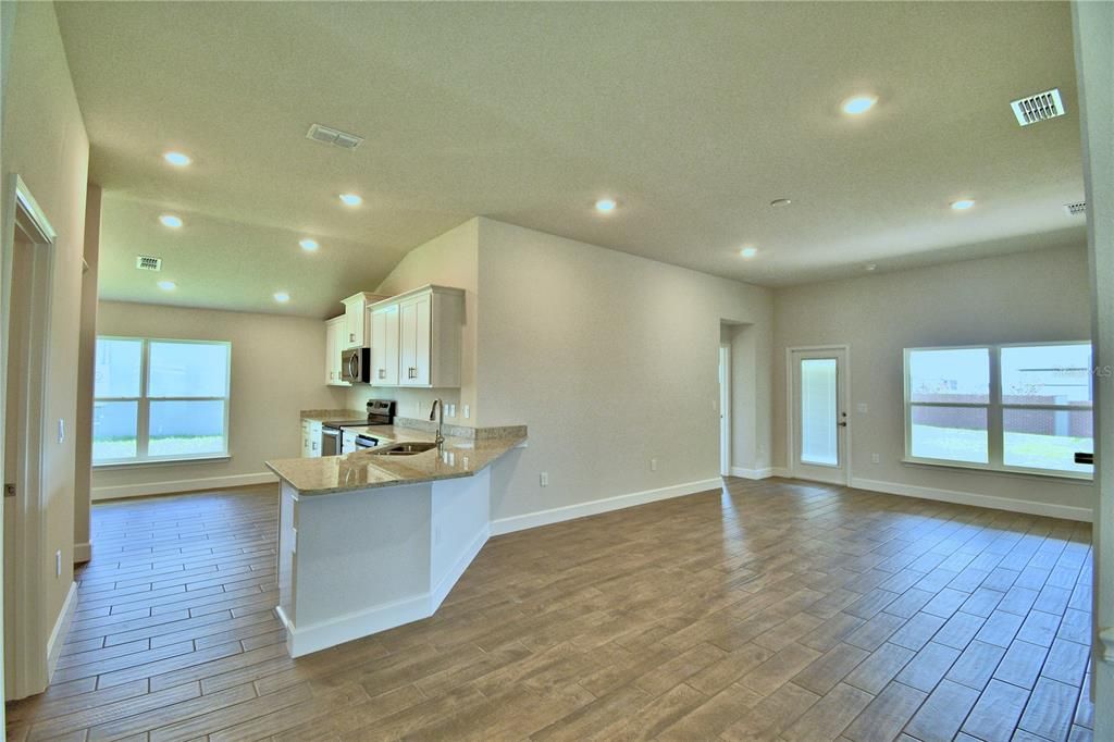 En Venta: $412,391 (4 camas, 2 baños, 1820 Pies cuadrados)