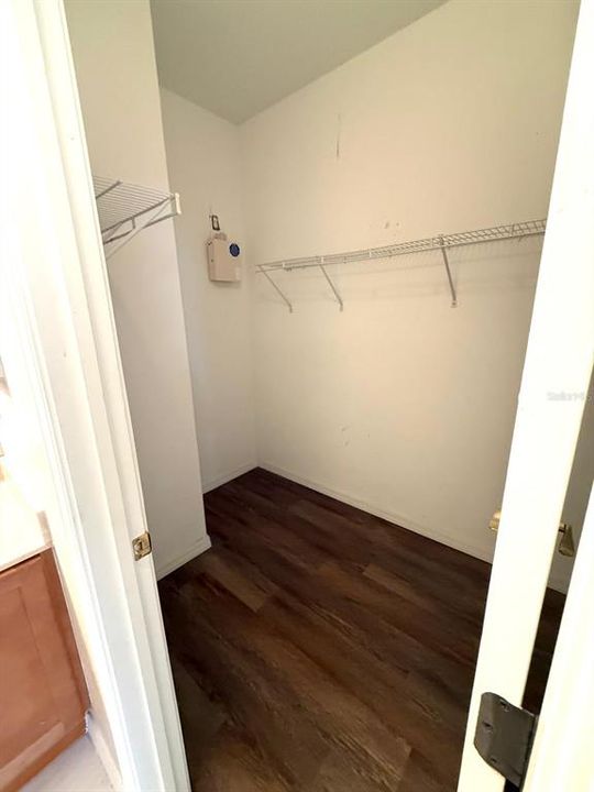 На продажу: $256,000 (2 спален, 2 ванн, 1215 Квадратных фут)