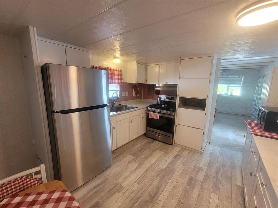 For Sale: $85,900 (3 beds, 1 baths, 672 Square Feet)