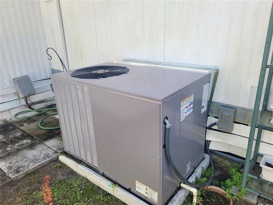 For Sale: $85,900 (3 beds, 1 baths, 672 Square Feet)