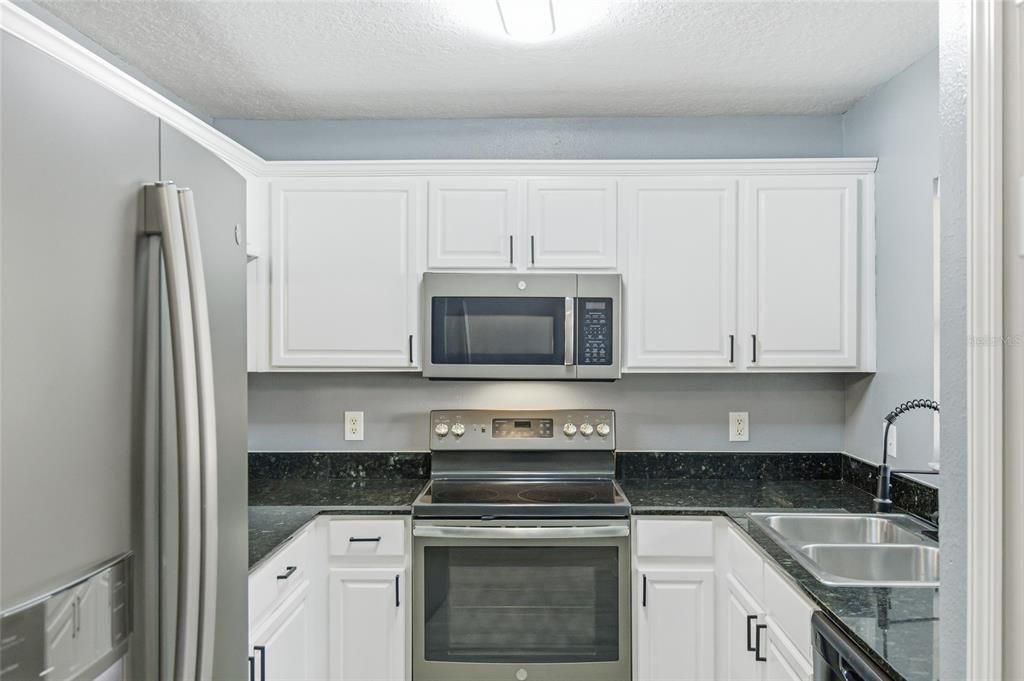 В аренду: $2,300 (2 спален, 2 ванн, 1560 Квадратных фут)