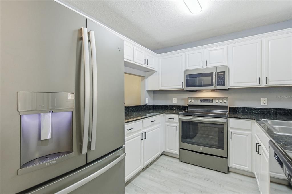 В аренду: $2,300 (2 спален, 2 ванн, 1560 Квадратных фут)