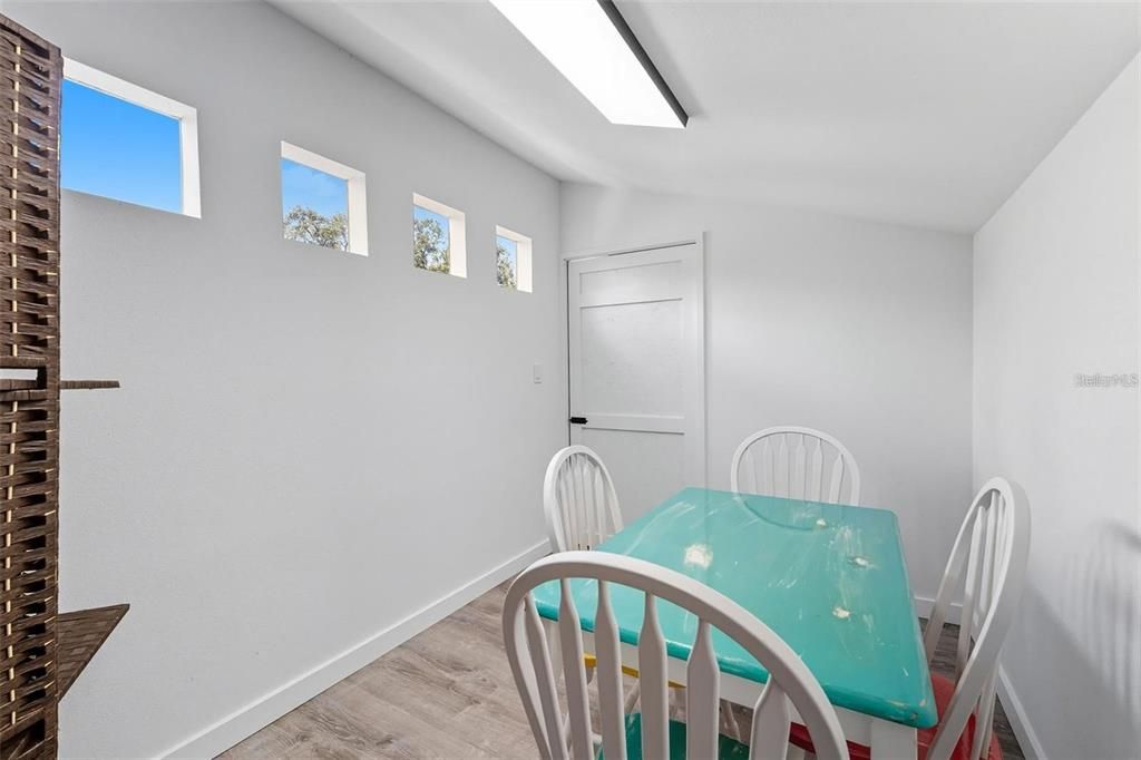 For Rent: $2,000 (2 beds, 2 baths, 780 Square Feet)