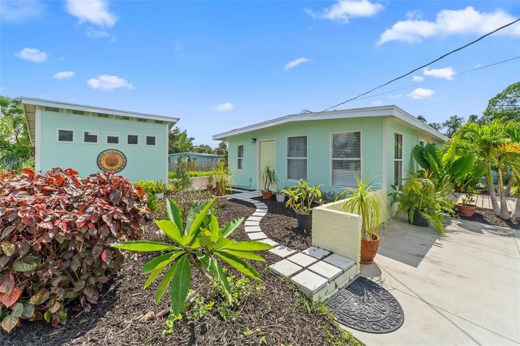 For Rent: $2,000 (2 beds, 2 baths, 780 Square Feet)