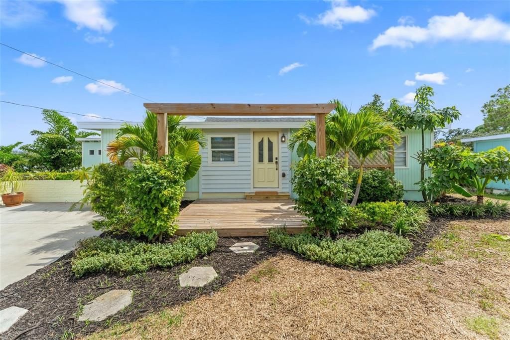 For Rent: $2,000 (2 beds, 2 baths, 780 Square Feet)