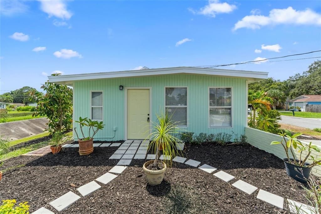 For Rent: $2,000 (2 beds, 2 baths, 780 Square Feet)