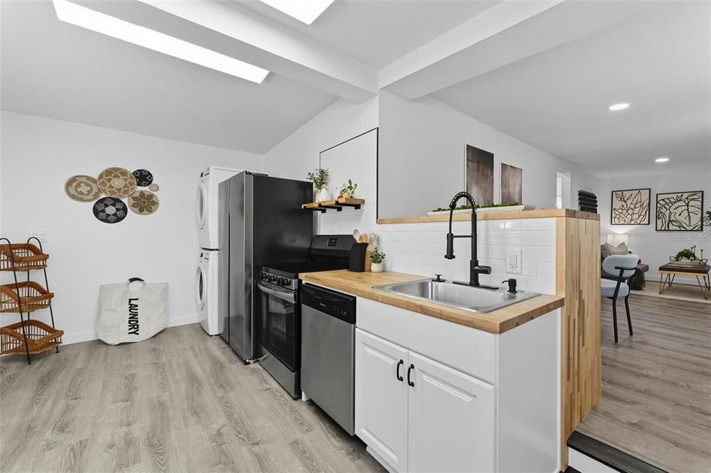 For Rent: $2,000 (2 beds, 2 baths, 780 Square Feet)