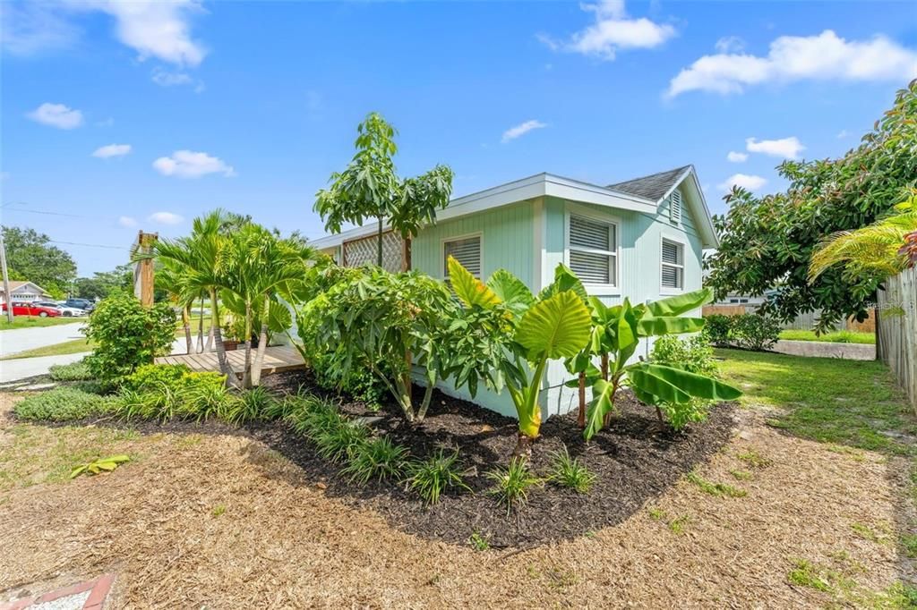 For Rent: $2,000 (2 beds, 2 baths, 780 Square Feet)