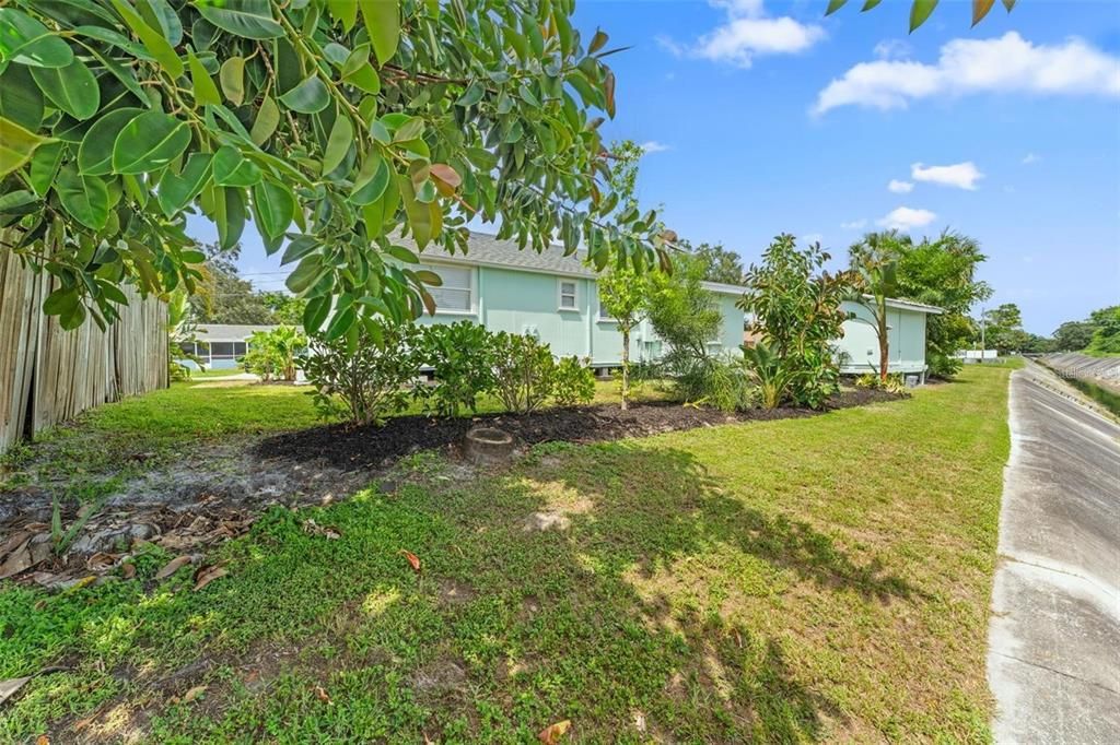 For Rent: $2,000 (2 beds, 2 baths, 780 Square Feet)