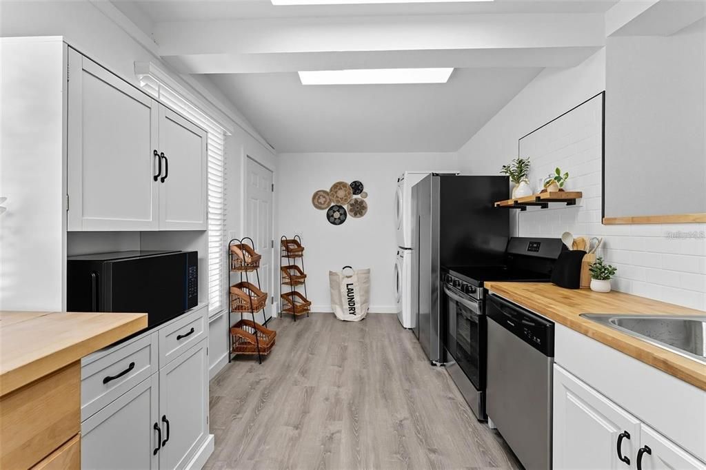 For Rent: $2,000 (2 beds, 2 baths, 780 Square Feet)