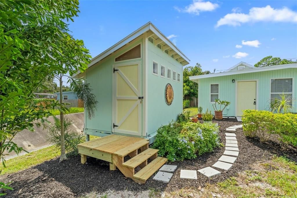 For Rent: $2,000 (2 beds, 2 baths, 780 Square Feet)