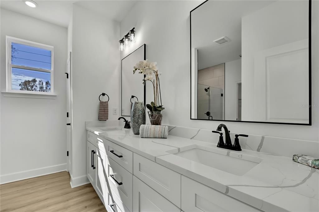 En Venta: $419,990 (4 camas, 3 baños, 2061 Pies cuadrados)