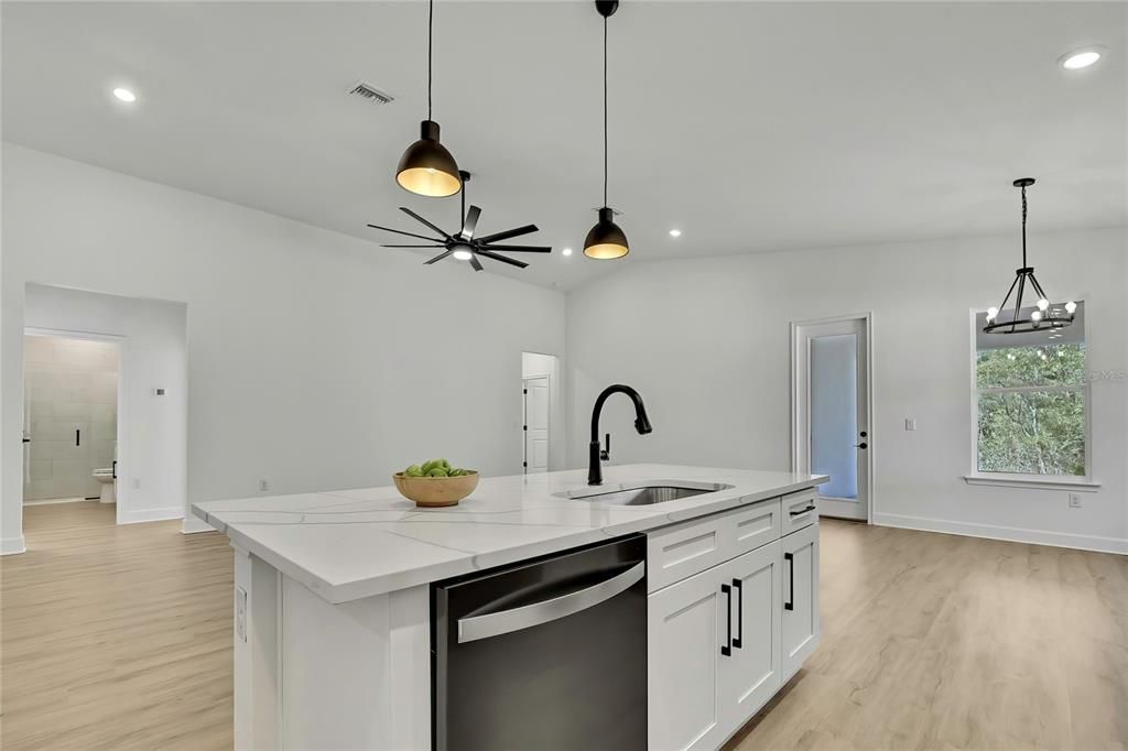 En Venta: $419,990 (4 camas, 3 baños, 2061 Pies cuadrados)