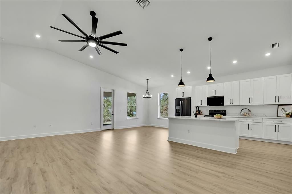 En Venta: $419,990 (4 camas, 3 baños, 2061 Pies cuadrados)