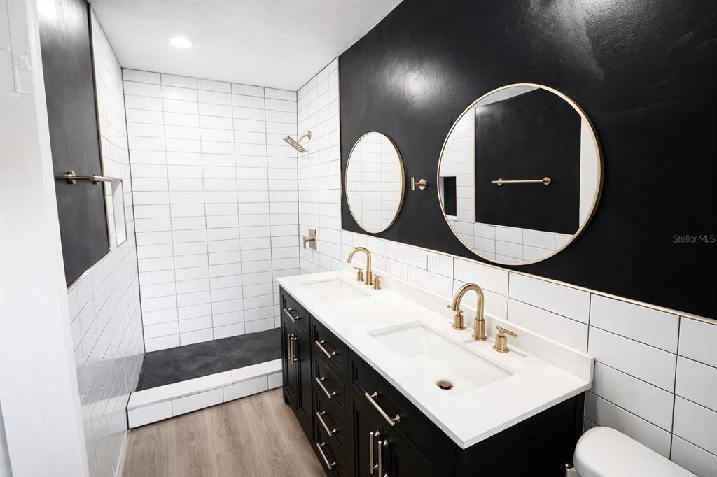 For Sale: $249,900 (3 beds, 2 baths, 1640 Square Feet)