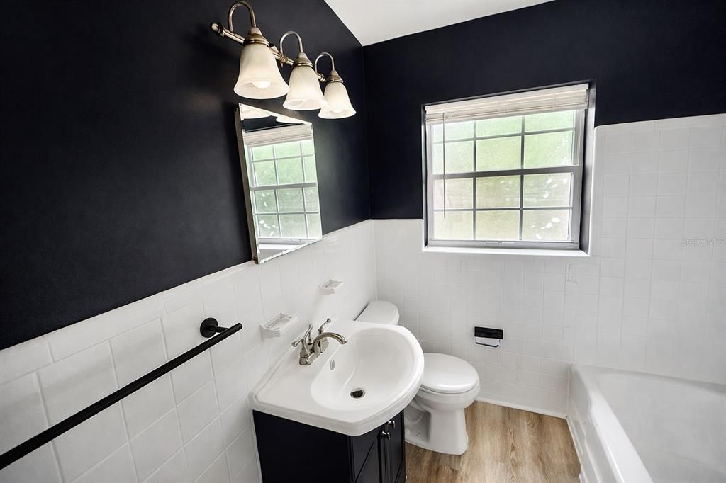 For Sale: $249,900 (3 beds, 2 baths, 1640 Square Feet)