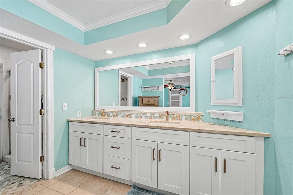 For Sale: $635,000 (4 beds, 2 baths, 1973 Square Feet)