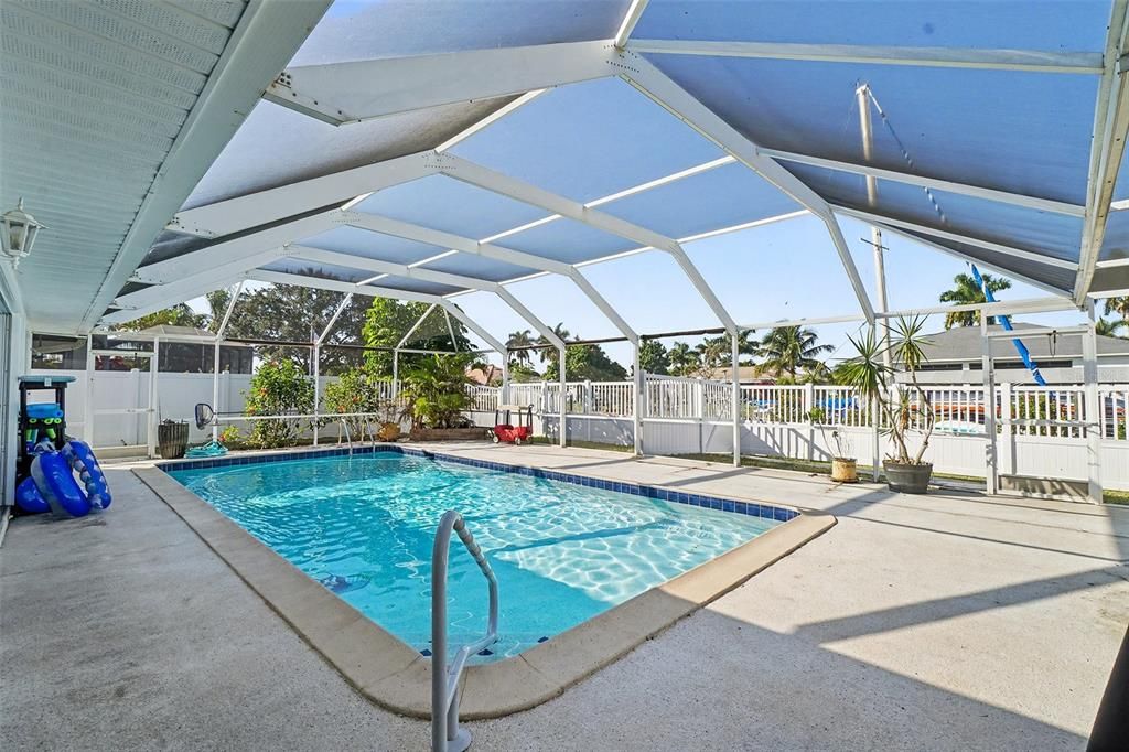 For Sale: $635,000 (4 beds, 2 baths, 1973 Square Feet)