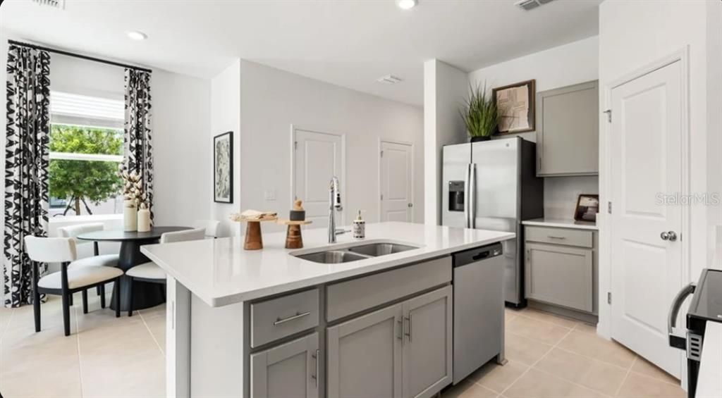 For Sale: $342,629 (3 beds, 2 baths, 1373 Square Feet)