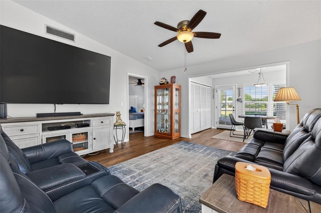 En Venta: $220,000 (2 camas, 2 baños, 1044 Pies cuadrados)