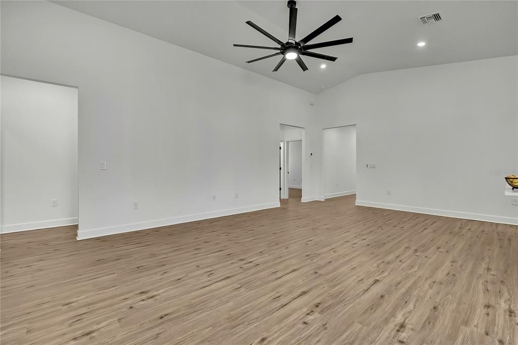 待售: $419,990 (4 贝兹, 3 浴室, 2061 平方英尺)