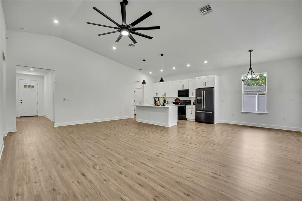 待售: $419,990 (4 贝兹, 3 浴室, 2061 平方英尺)