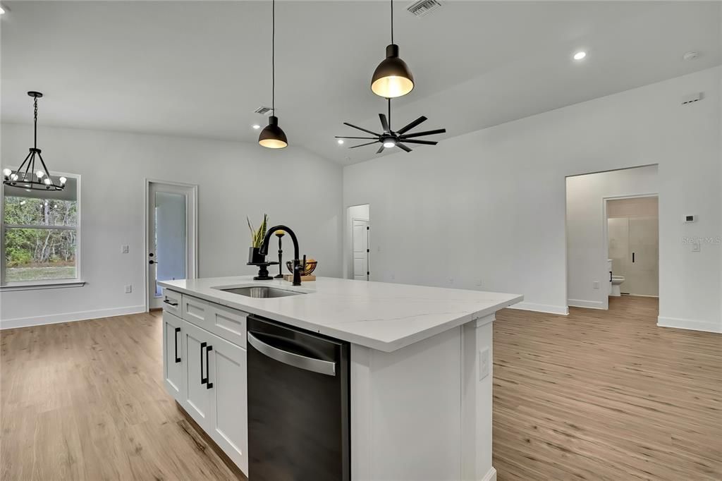 待售: $419,990 (4 贝兹, 3 浴室, 2061 平方英尺)