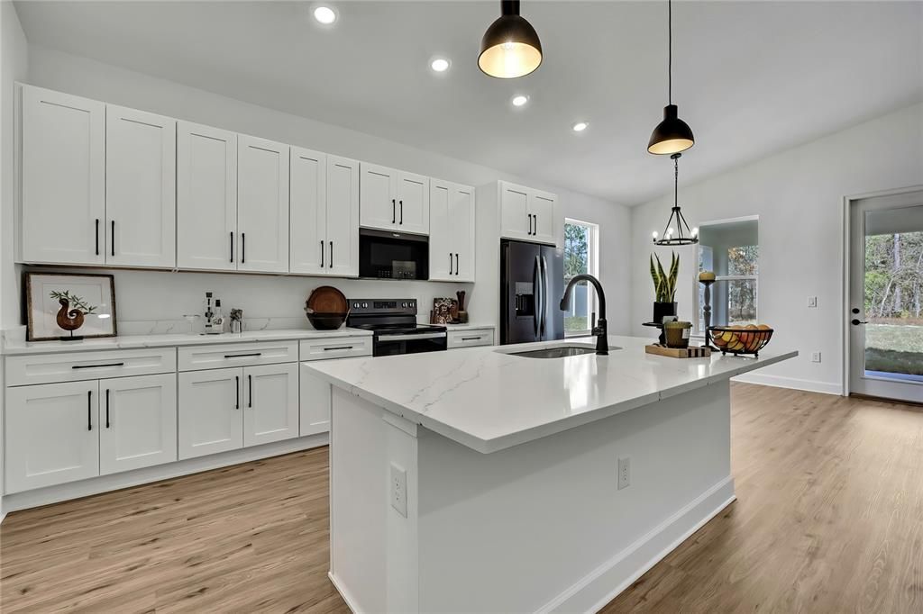 待售: $419,990 (4 贝兹, 3 浴室, 2061 平方英尺)