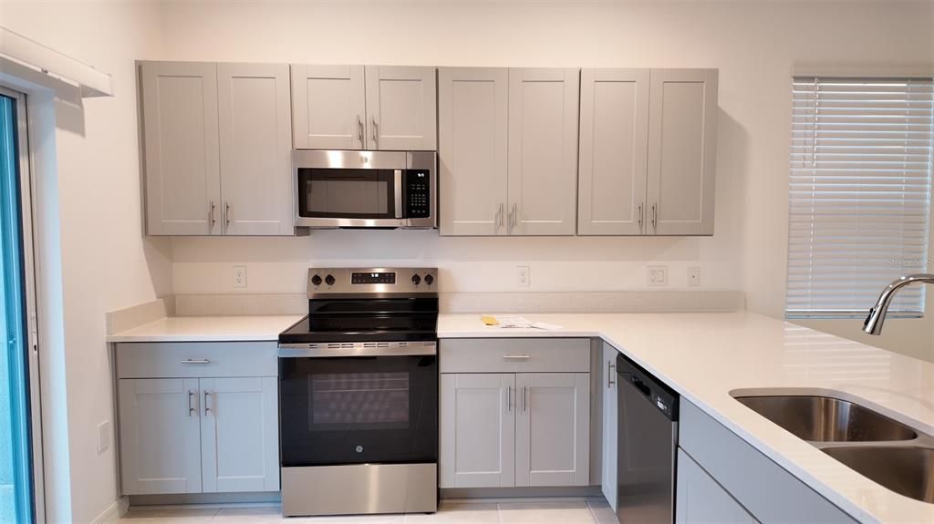 В аренду: $1,800 (2 спален, 2 ванн, 1255 Квадратных фут)