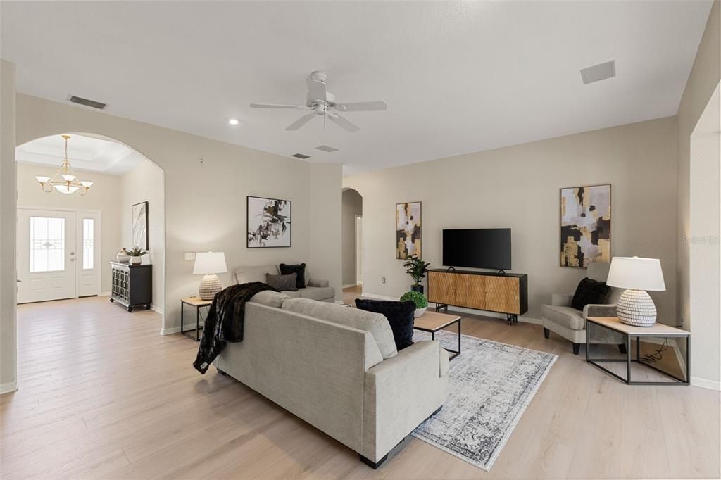 Activo con contrato: $889,950 (3 camas, 2 baños, 2325 Pies cuadrados)