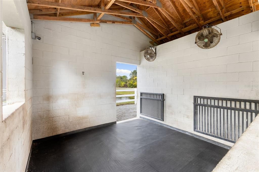 Activo con contrato: $889,950 (3 camas, 2 baños, 2325 Pies cuadrados)