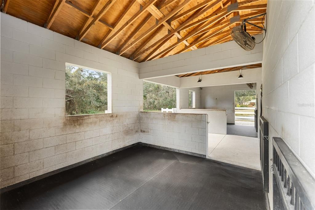 Activo con contrato: $889,950 (3 camas, 2 baños, 2325 Pies cuadrados)