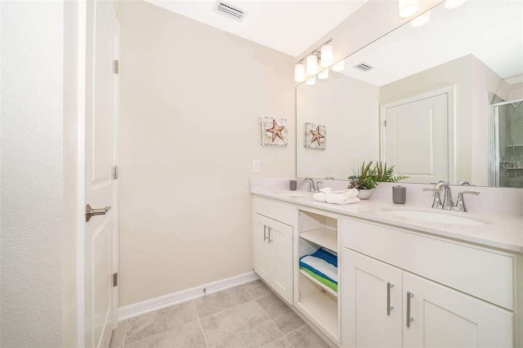 For Rent: $2,300 (2 beds, 2 baths, 1186 Square Feet)