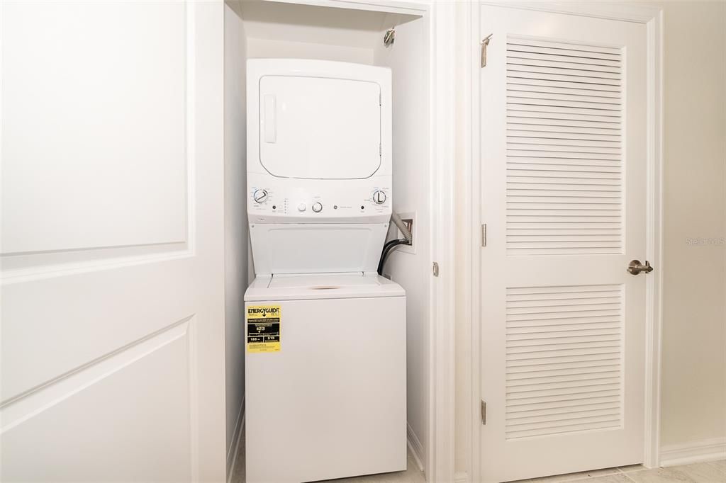 For Rent: $2,300 (2 beds, 2 baths, 1186 Square Feet)